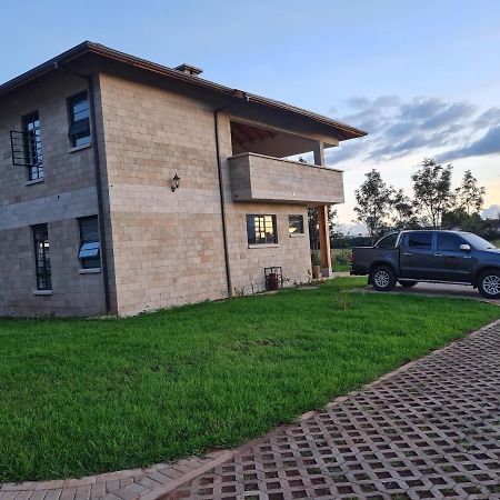 The Landing Nanyuki Cottages Екстер'єр фото
